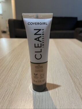 COVERGIRL liquid foundation tube in 103 light ivory